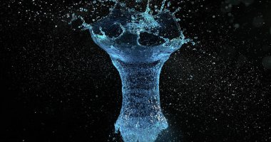 Mavi Balon Doldurulmuş Kırılan Su
