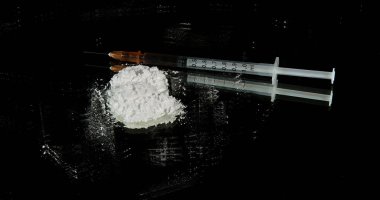 Kara Geçmişe Karşı Kadın ve Uyuşturucunun Elleri