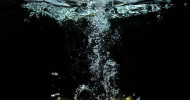 Kara Arkaplanda Sudaki Hava Kabarcıkları