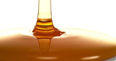 Beyaz Arkaplanda Bal Akışı