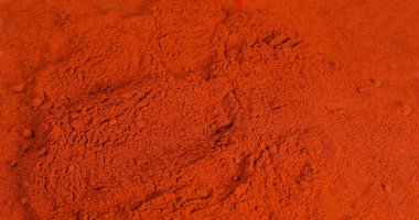 Paprika, papsiyum yıllık, Paprika tozunun üstüne düşüyor.