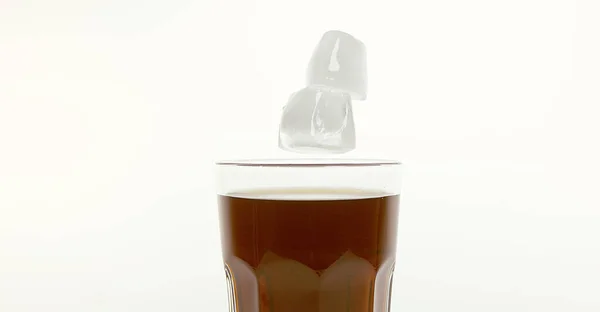 Eiswürfel Fallen Vor Weißem Hintergrund Cola Glas — Stockfoto