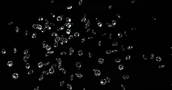 Diamanti Che Cadono Sullo Sfondo Nero — Foto Stock
