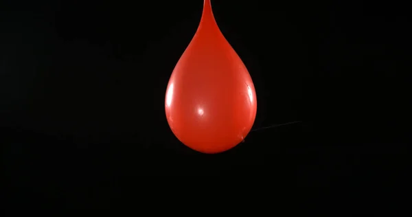 Schot Breken Water Gevulde Rode Ballon — Stockfoto