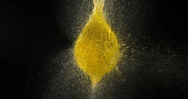 Shot Breaking Water Filled Yellow Balloon — Stock Photo, Image