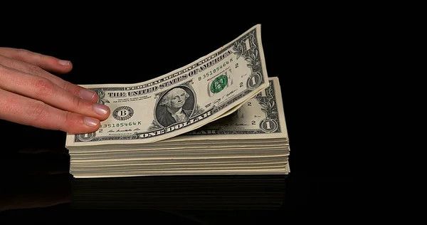 Mão Mulher Dólar Notas Bancárias Contra Fundo Preto — Fotografia de Stock
