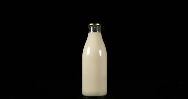 Bottiglia Latte Sfondo Nero — Foto Stock