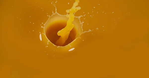 Orange Juice Being Poured — Stock Photo, Image