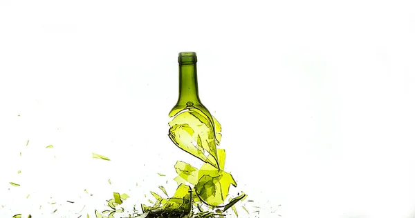 Bottiglia Vino Bianco Rottura Spruzzi Sfondo Bianco — Foto Stock