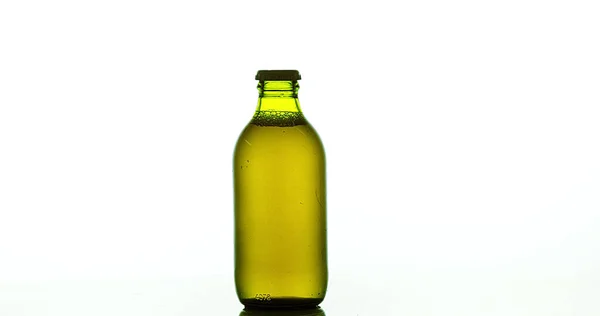 Μπουκάλι Μπύρα Λευκό Φόντο — Φωτογραφία Αρχείου