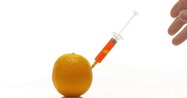 Fecskendő Injekció Kezelés Narancs Citrus Sinensis Gyümölcs Fehér Háttér Ellen — Stock Fotó
