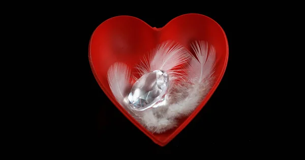 Rotes Herz Und Feder Zum Valentinstag — Stockfoto