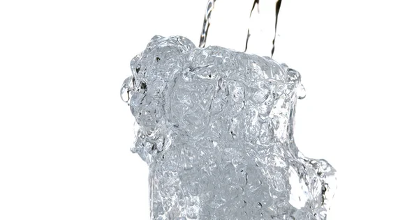 Acqua Versata Vetro Sullo Sfondo Bianco — Foto Stock