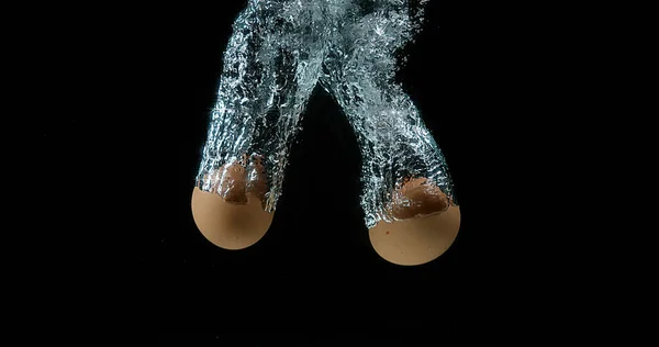 Huevos Pollo Entrando Agua Contra Fondo Negro —  Fotos de Stock