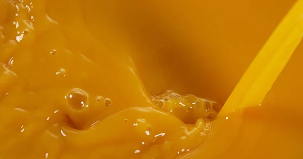 Zumo Naranja Que Vierte —  Fotos de Stock