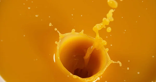 橙汁被浇 — 图库照片