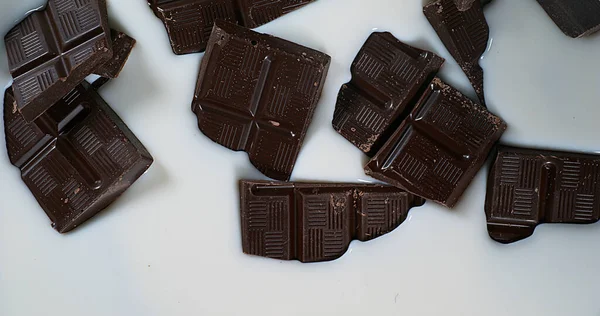 Chocolat Noir Sur Fond Blanc — Photo