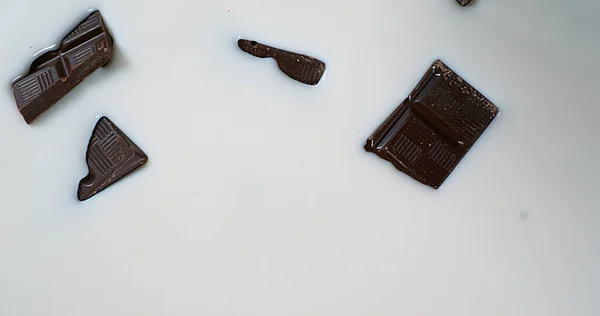 Chocolat Noir Sur Fond Blanc — Photo