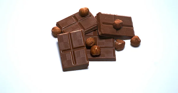 ヘーゼル ナッツとミルク チョコレート タブレット — ストック写真
