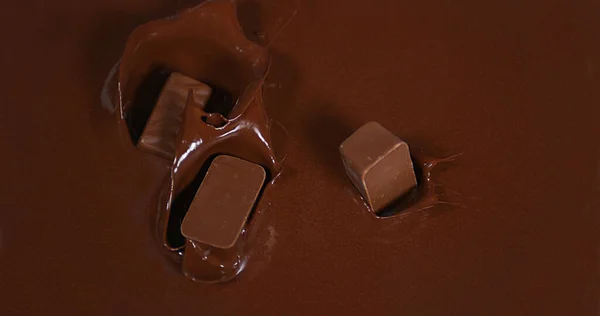 Шоколад Падает Молочный Шоколад — стоковое фото