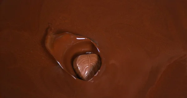 Chocolat Tombant Dans Chocolat Lait — Photo