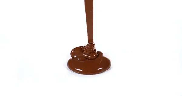 Chocolate Fluindo Fundo Branco — Fotografia de Stock
