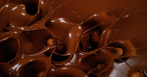 Avelãs Caindo Leite Chocolate — Fotografia de Stock