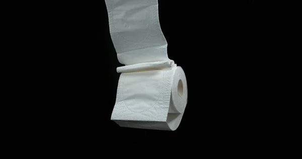 Рулон Туалетного Паперу Падає Чорний Фон — стокове фото