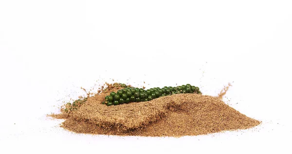 Pimienta Verde Fresca Piper Nigrum Especia Que Cae Pimienta Molida —  Fotos de Stock