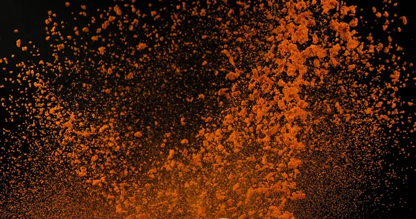 ウコン クルクマガム 黒い背景に落ちる粉 インドのスパイス — ストック写真