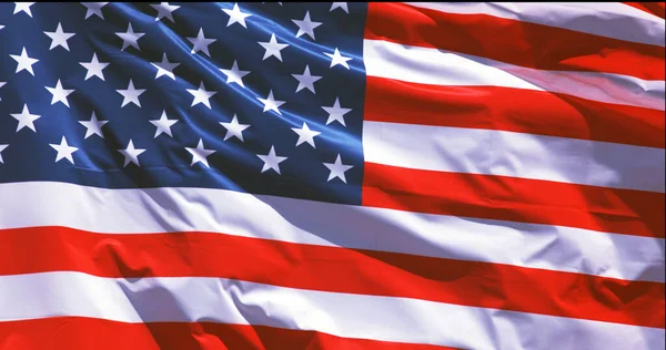Americká Vlajka Vlnící Větru Proti Modré Obloze — Stock fotografie