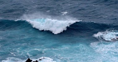 Atlantik Okyanusunda Dalgalar, Porto Moniz, Madeira Adası Portekiz