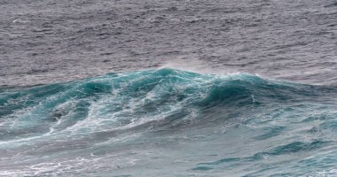 Atlantik Okyanusunda Dalgalar, Porto Moniz, Madeira Adası Portekiz