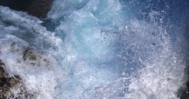 Dalga, Atlantik Okyanusu, Porto Moniz, Madeira Adası, Portekiz 'e düştü.