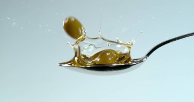 Yeşil Zeytin, Olea Avrupai, Kaşığa Düşmek