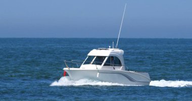 Normandiya 'da Courseulles sur Mer yakınlarında tekne