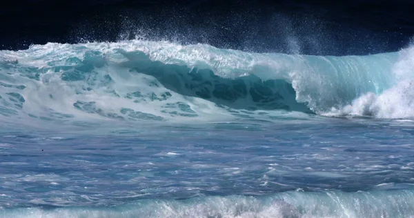 Волны Атлантического Океана Порту Мониз — стоковое фото