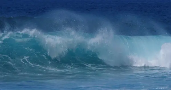 Волны Атлантического Океана Порту Мониз — стоковое фото