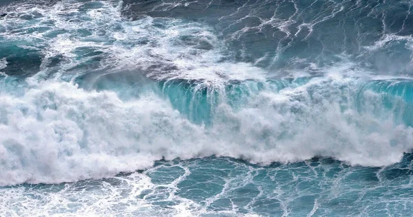 Κύματα Στον Ατλαντικό Ωκεανό Πόρτο Μονίζ Νήσος Μαδέρα Πορτογαλία — Φωτογραφία Αρχείου