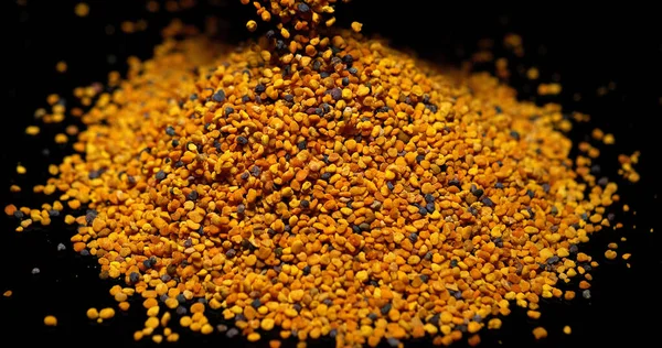 Pollen Gombócok Esik Fekete Háttér — Stock Fotó