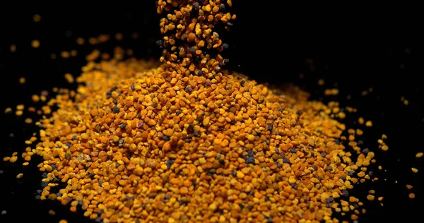 Pollen Dumpling Jatuh Latar Belakang Hitam — Stok Foto