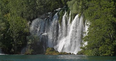 Şelale, Krka Doğal Parkı, Hırvatistan 'ın Damaltia kentinde Sibenik yakınlarında