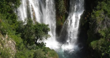 Şelale, Krka Doğal Parkı, Hırvatistan 'ın Damaltia kentinde Sibenik yakınlarında