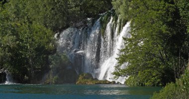 Şelale, Krka Doğal Parkı, Hırvatistan 'ın Damaltia kentinde Sibenik yakınlarında