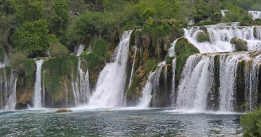 Şelale, Krka Doğal Parkı, Hırvatistan 'ın Damaltia kentinde Sibenik yakınlarında