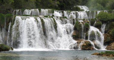 Şelale, Krka Doğal Parkı, Hırvatistan 'ın Damaltia kentinde Sibenik yakınlarında