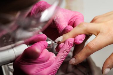 Fransız Tırnak Tarzı için Elektrik Dosya Manikürü. Yüksek kalite fotoğraf