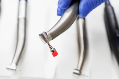 Muhtelif diş işlemleri ve tedavilerinde benzersiz hassasiyet sağlayan yüksek kaliteli diş telleri keşfedin