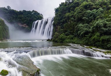 Guizhou 'daki Huangguoshu Şelalesi manzarası