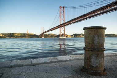 Golden Hour 'da Iconic Bridge ile Waterfront View
